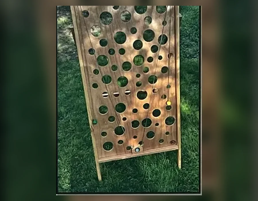Jeu du gruyère ou planche à trous