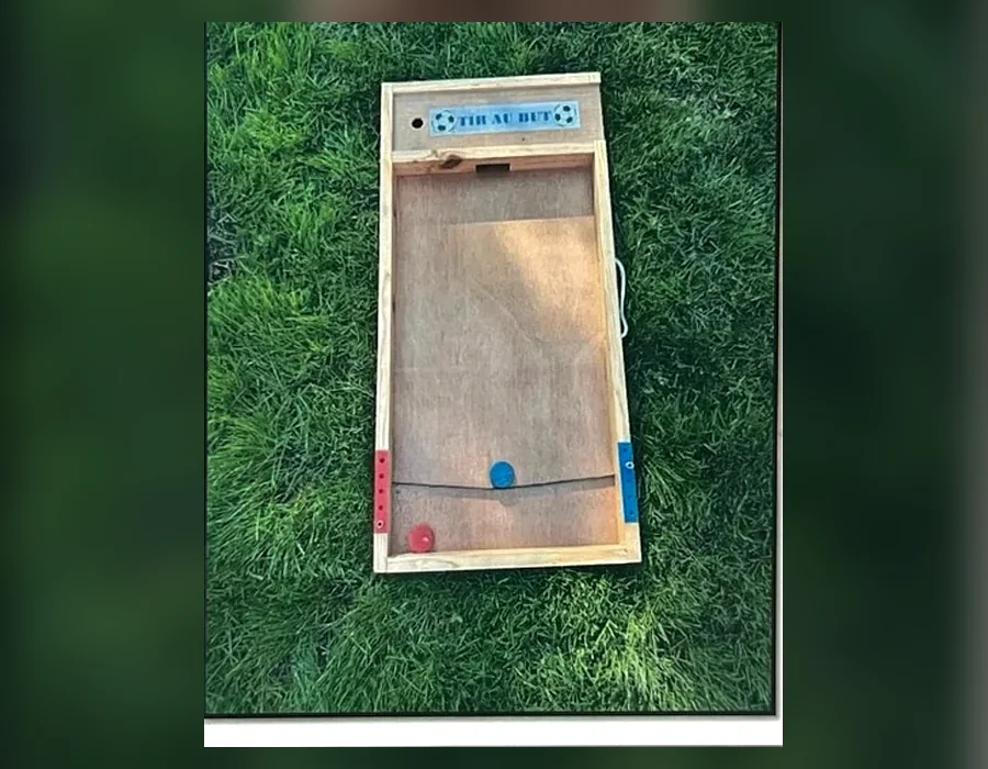 Jeu de tir au but artisanal en bois